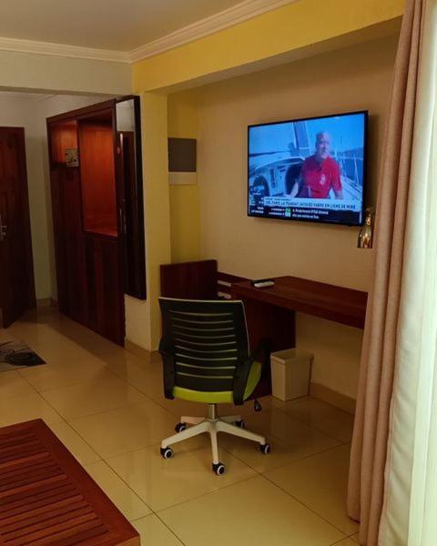 Grand Hotel Aeroport, ドゥアラ エクステリア 写真