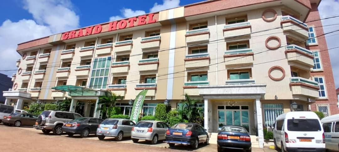 Grand Hotel Aeroport, ドゥアラ エクステリア 写真