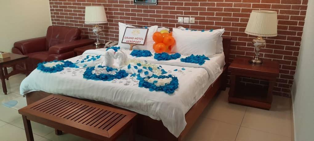 Grand Hotel Aeroport, ドゥアラ エクステリア 写真
